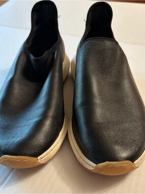 Vince Marlon Black Leather Slip-On Sneakers Size 8.5